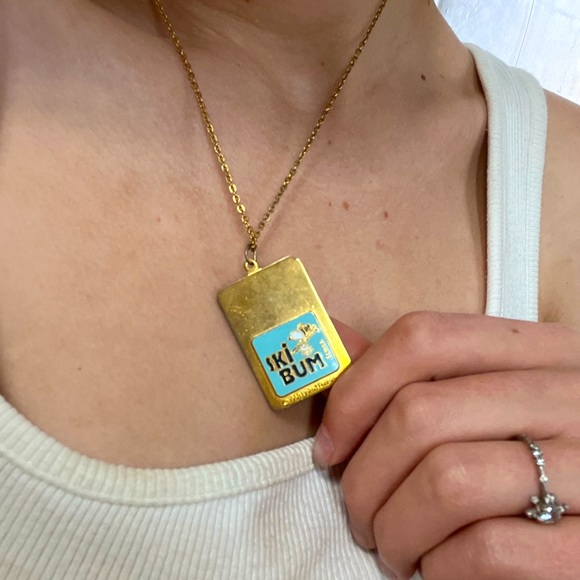 Vintage 1958 Snoopy Ski Bum Necklace Gold Colour - Picture 3 of 7